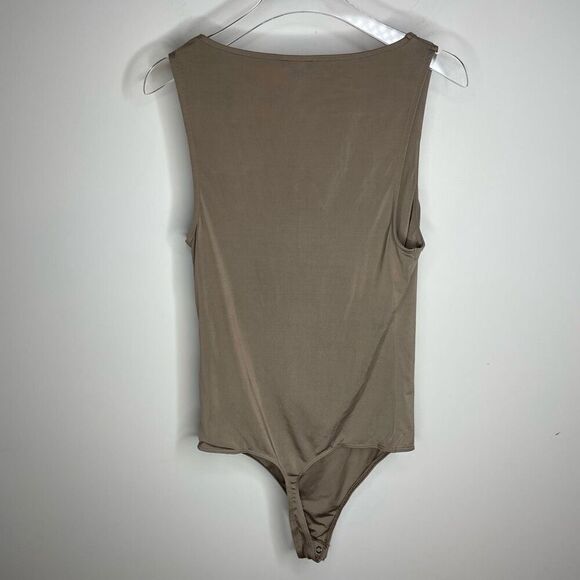 Express Body Contour‎ Vneck Bodysuit Blush Beige Tan S Small Tank Silky - Picture 7 of 7